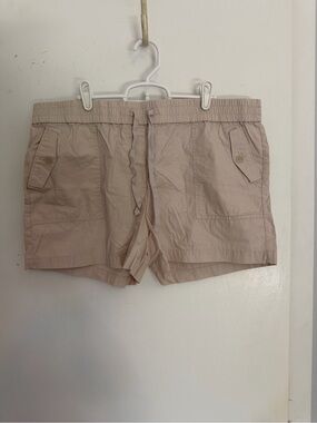 LOFT Outlet Beige Elastic Waist Shorts ~ Large